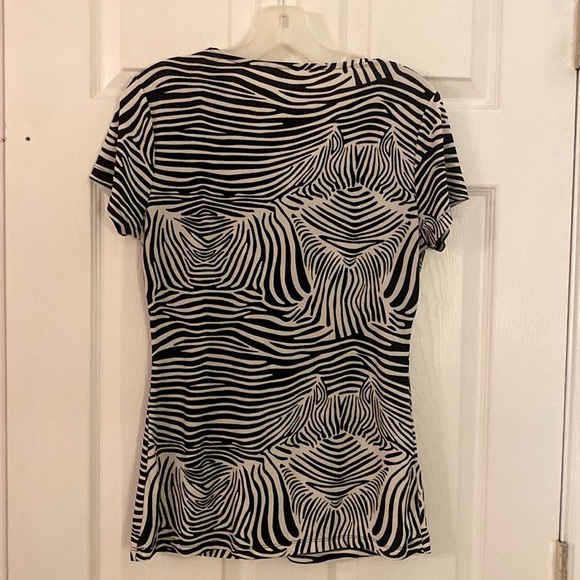 Like NEW Merona Zebra print shirt with knot front. Size M - Picture 3 of 3